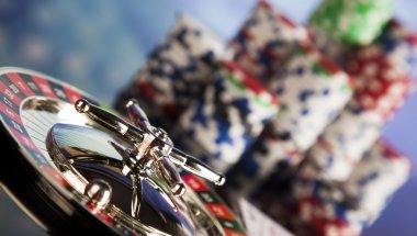 138saga browser interface on iOS showing live casino tables and sports betting